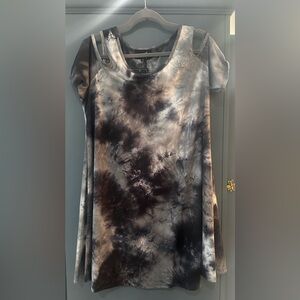 1x super soft shoulder cut out dress.